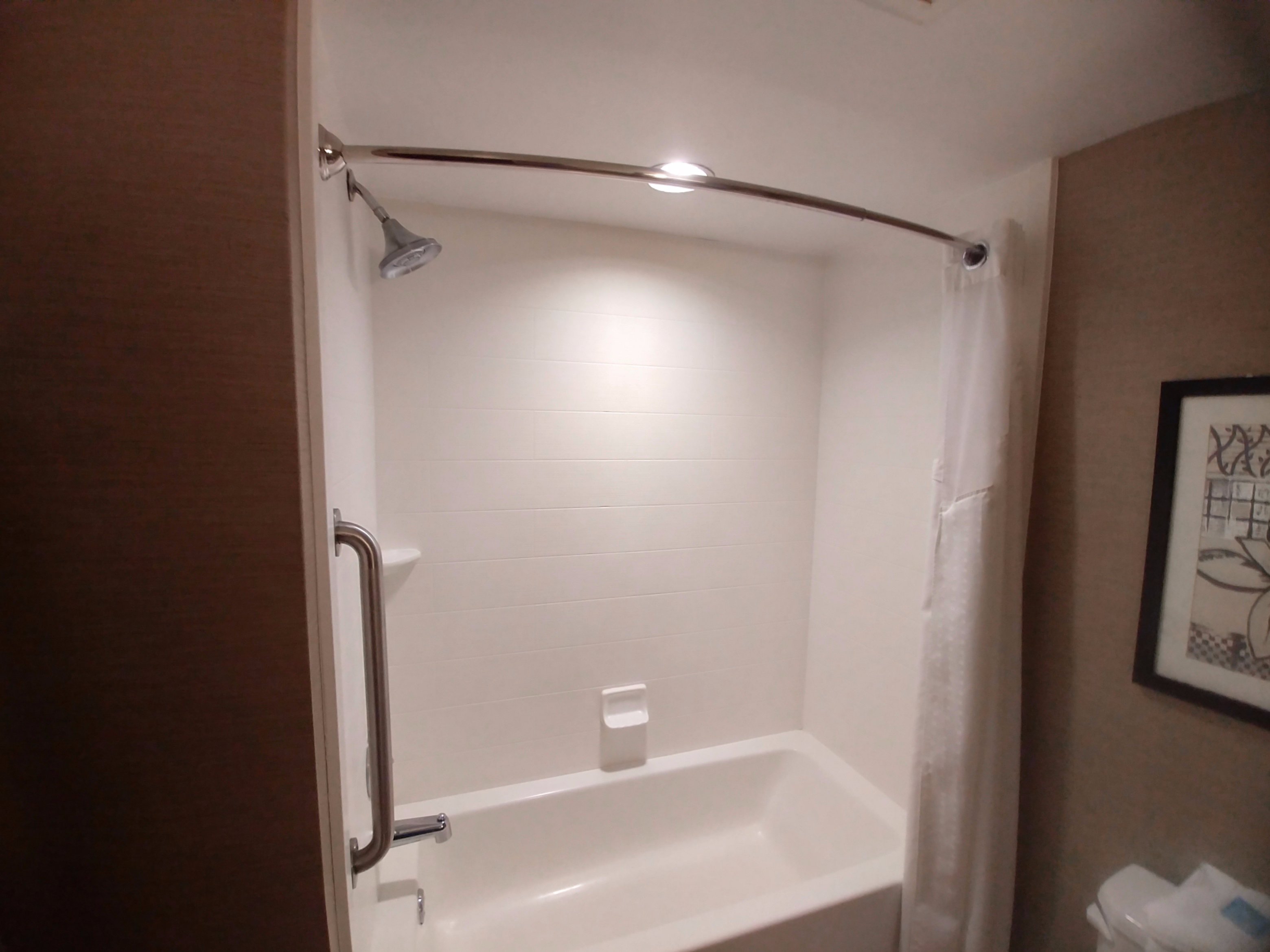 Holiday Inn Express & Suites Utica, an IHG hotel-浴室
