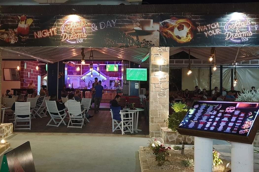 Cocktails and Dreams Bar