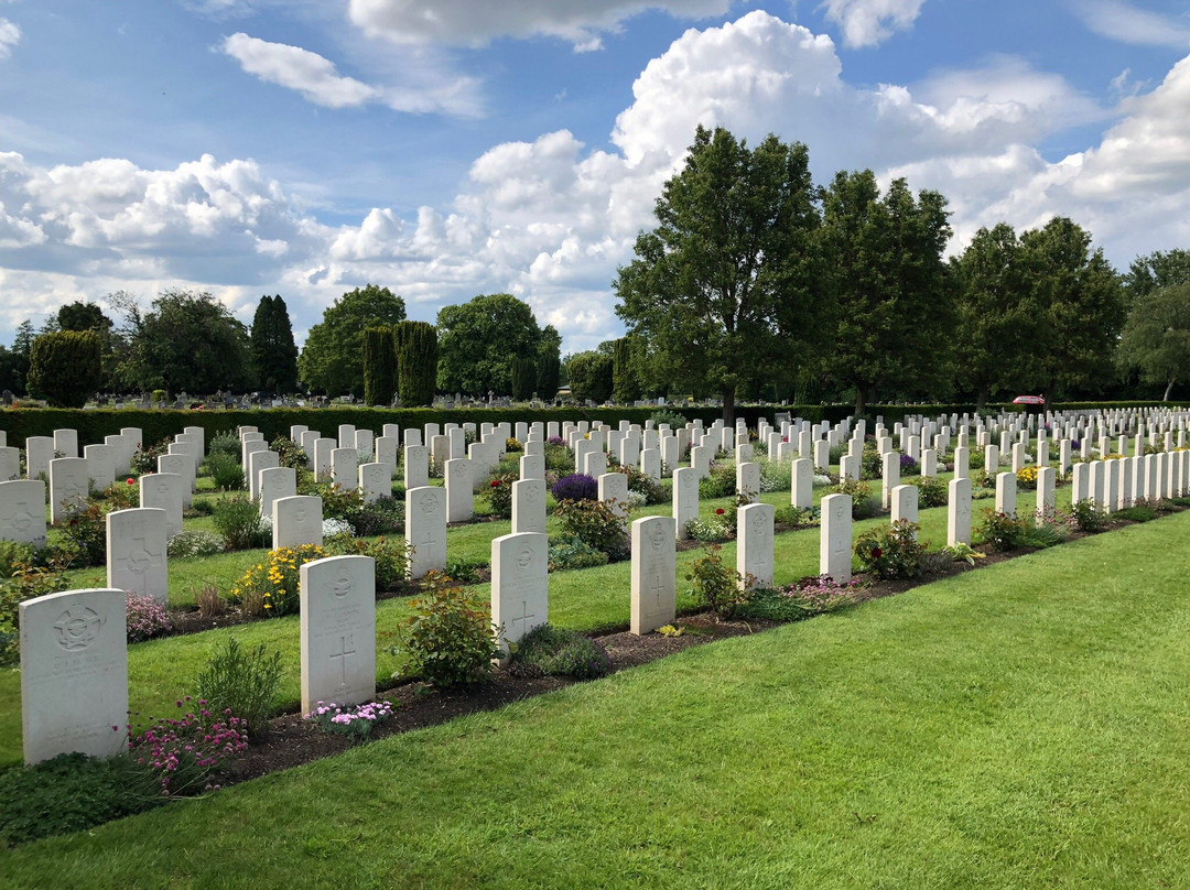 Cambridge City Cemetery景点图片