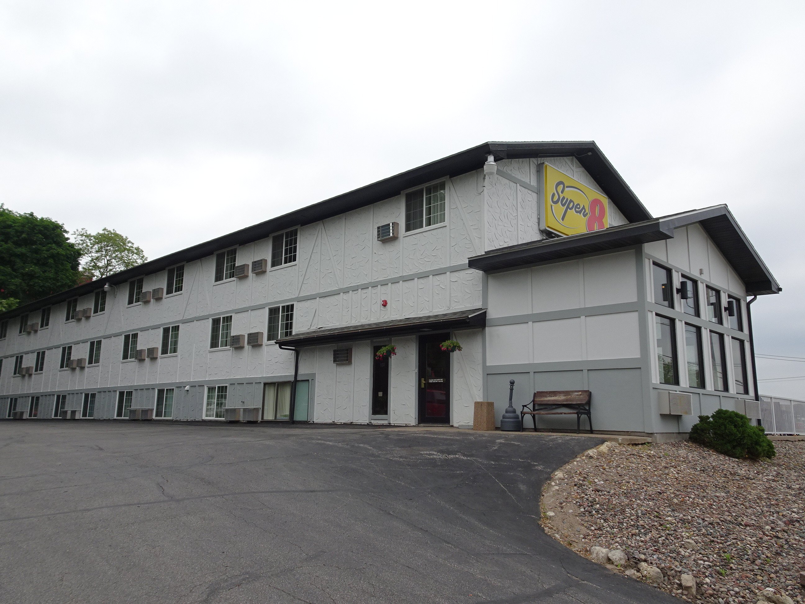 Super 8 by Wyndham Winona MN-浴室