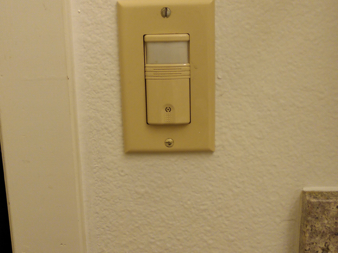 克洛弗代尔速8酒店主图