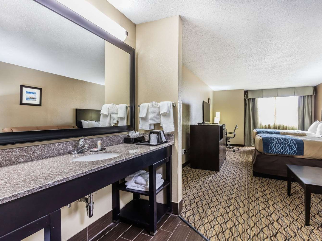 麦诺利亚海湾酒店&套房酒店主图