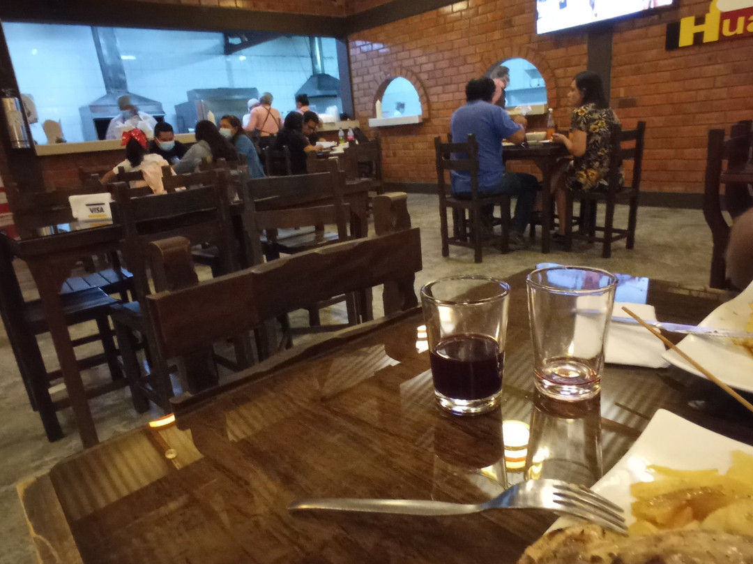 Pollos y Parrillas "Huayas"