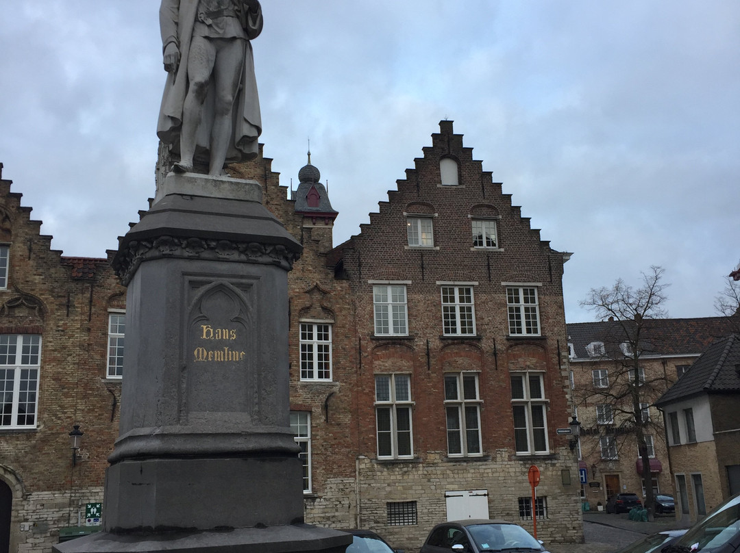 Hans Memling Statue-布鲁日必去景点