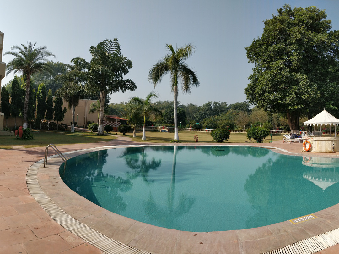 克拉克斯克久拉霍酒店主图