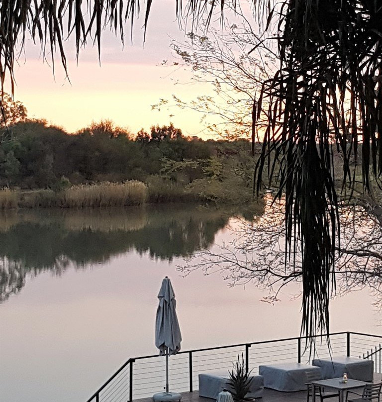 River Place Manor主图