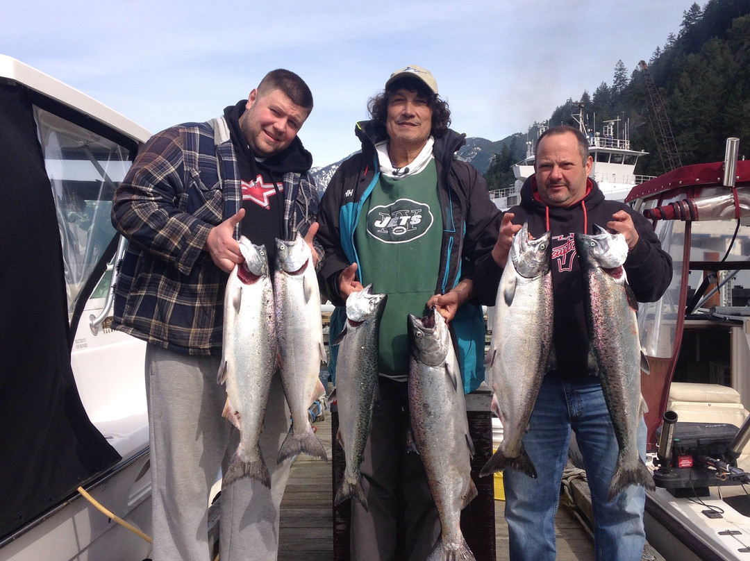 Predator Charters-不列颠哥伦比亚省必去景点