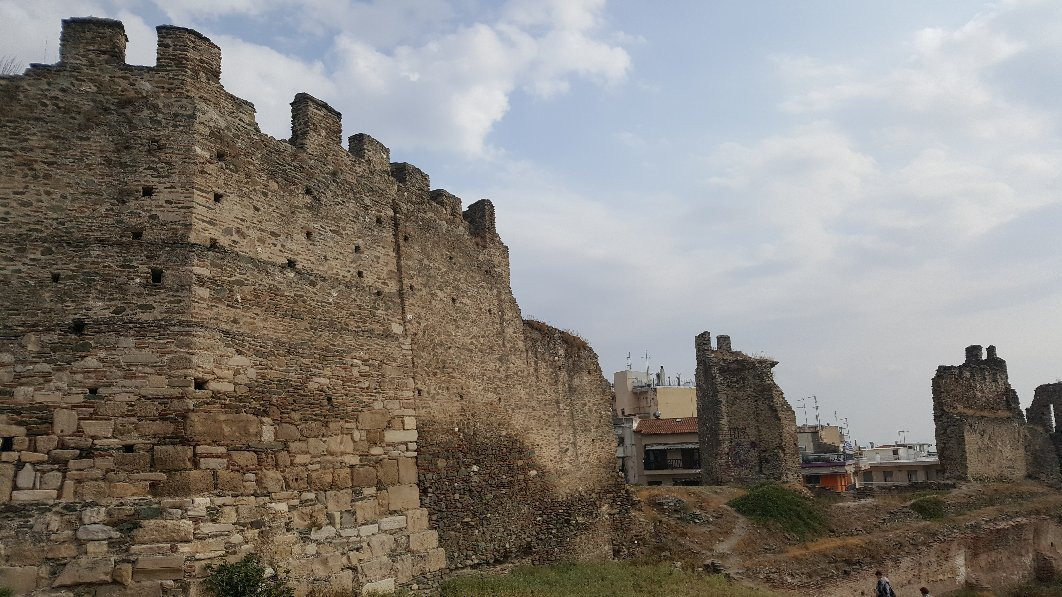 Eptapyrgio Castle景点图片