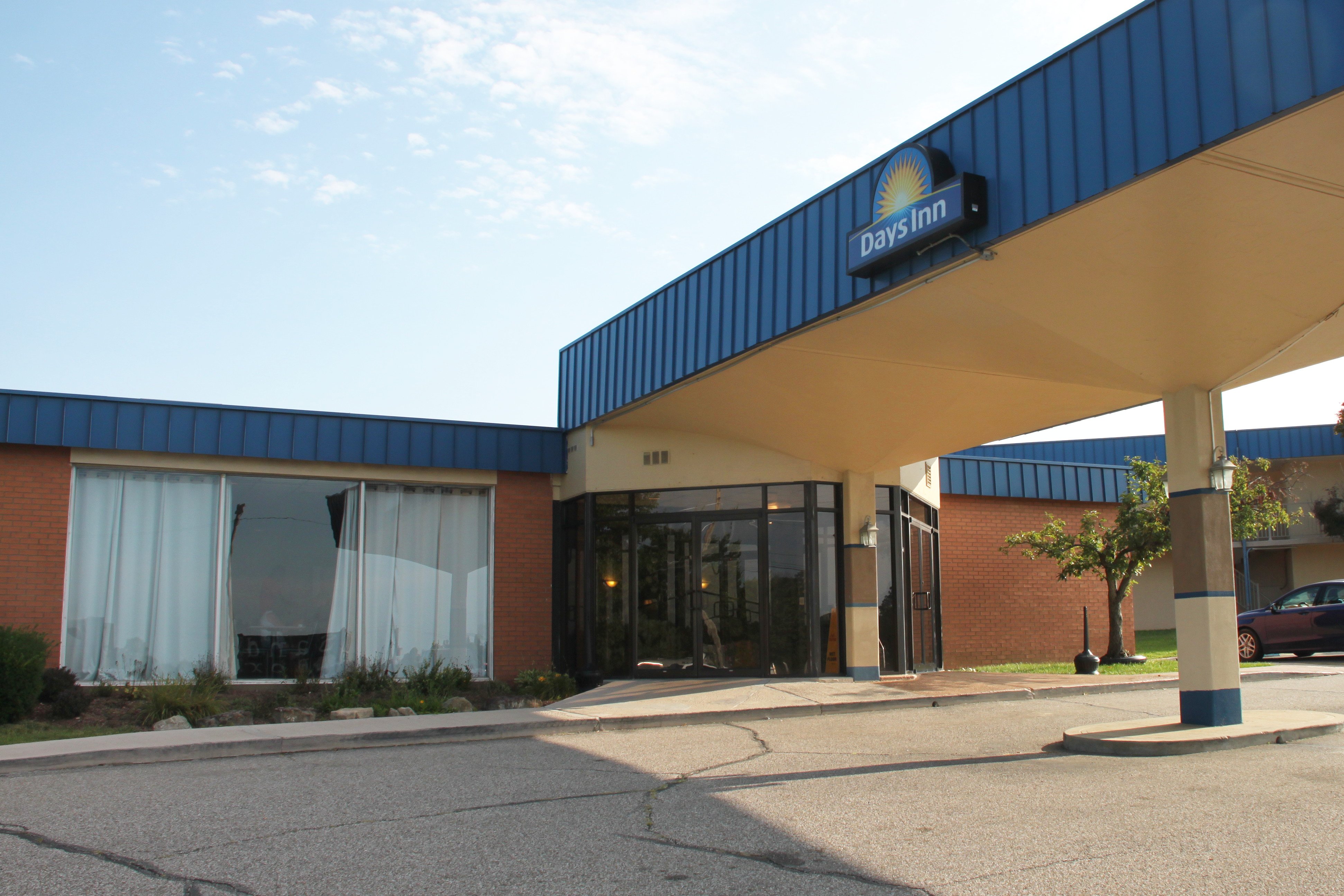 Days Inn by Wyndham St Clairsville-浴室