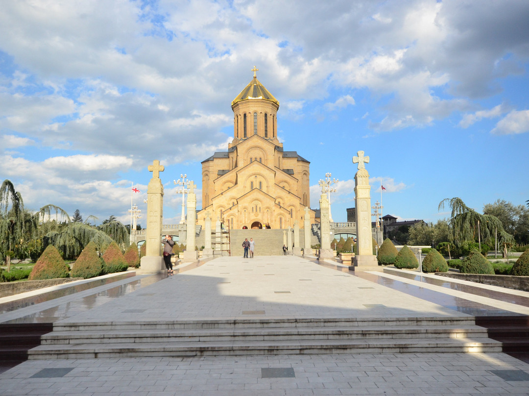 卡兹别克圣三一教堂景点图片