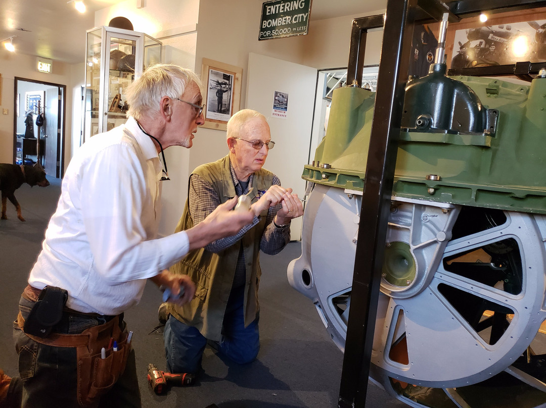 B-17 Alliance Museum & Restoration Hangar-塞勒姆必去景点