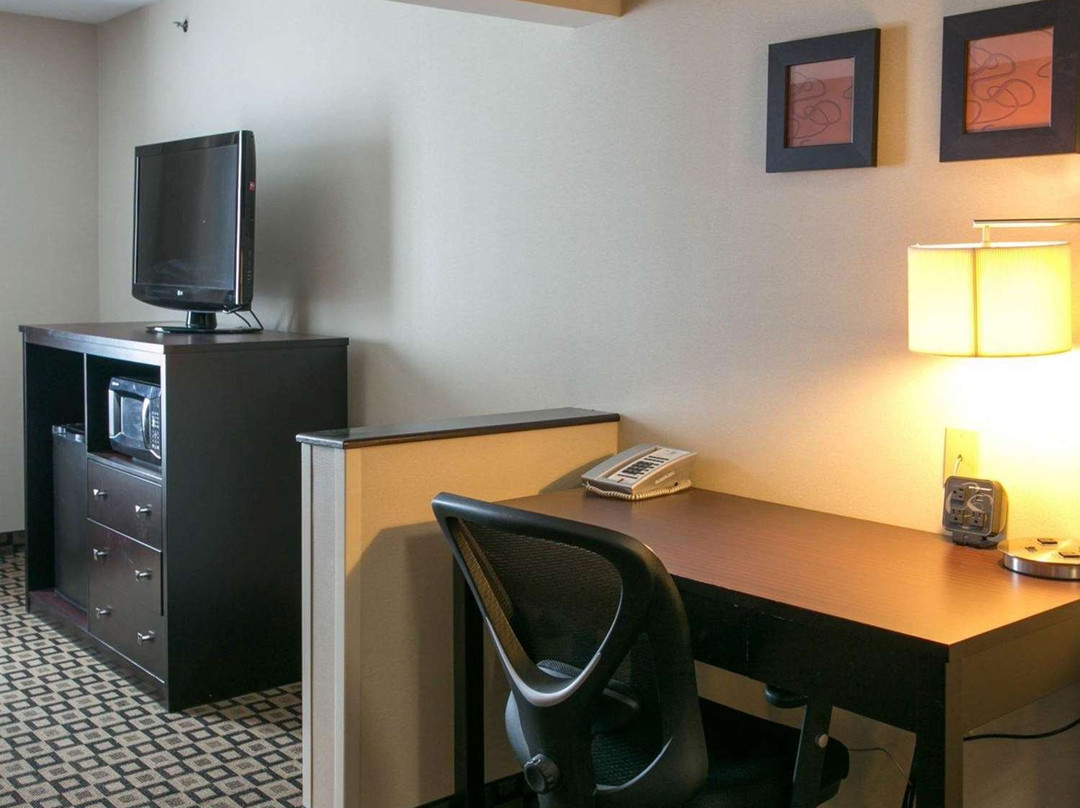 Comfort Suites Benton Harbor主图