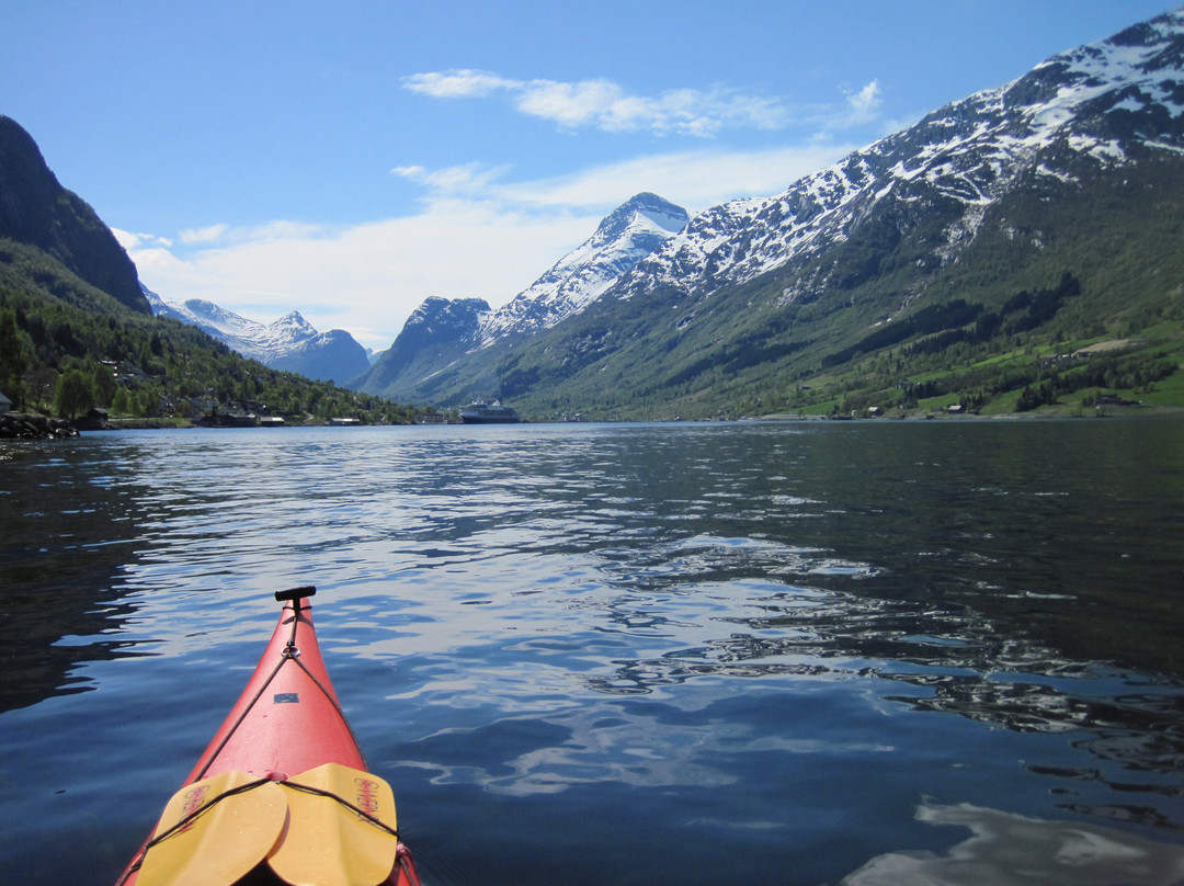Kayaking in Nordfjord景点图片