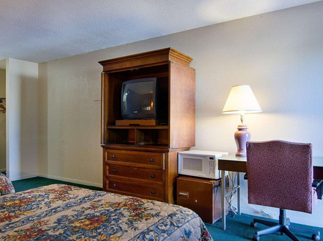 Knights Inn & Suites Emporia主图