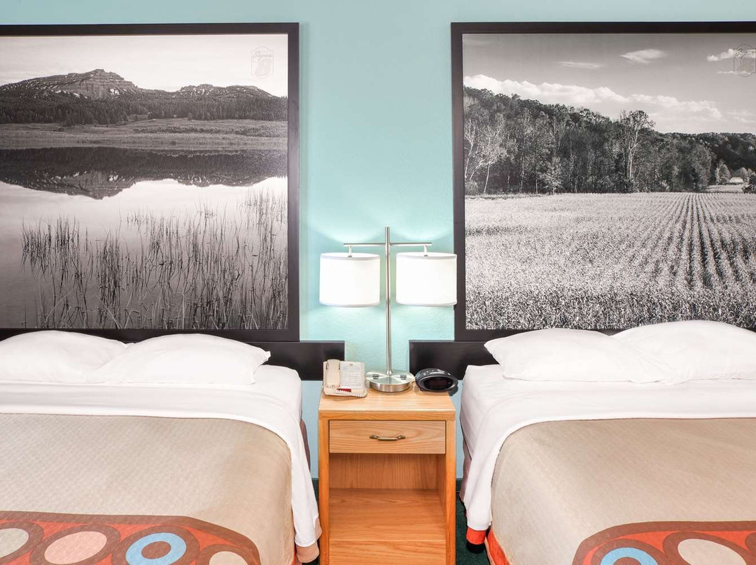 瓦斯城马里恩区速8酒店主图