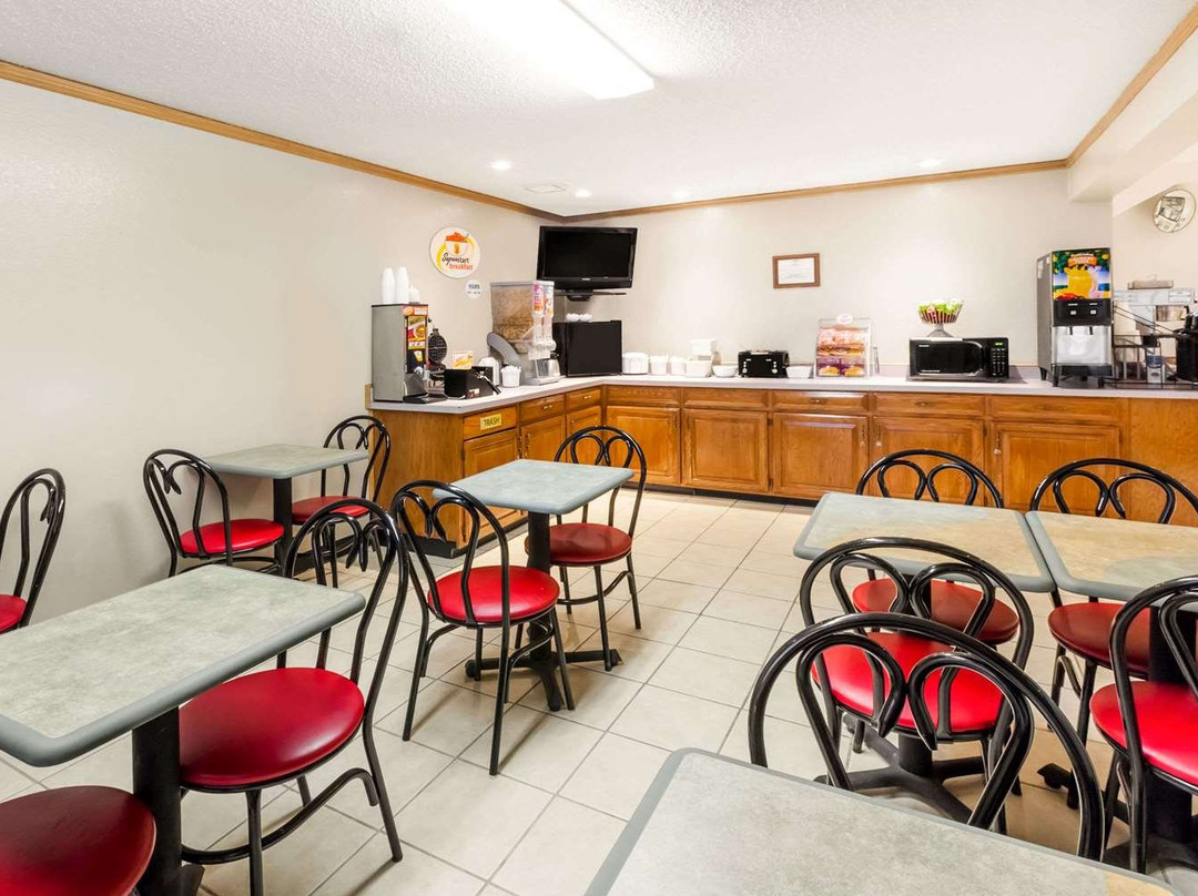 Super 8 by Wyndham Ionia MI主图