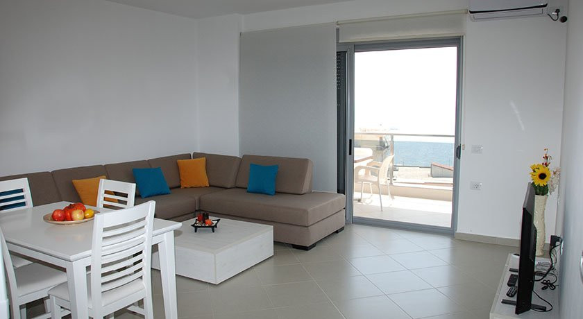 Elegance Apartments主图