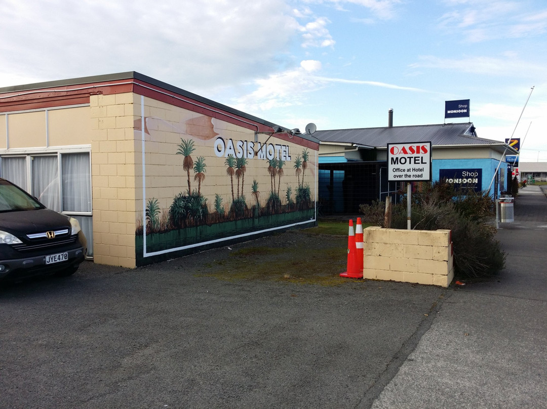 Oasis Hotel & Motel主图
