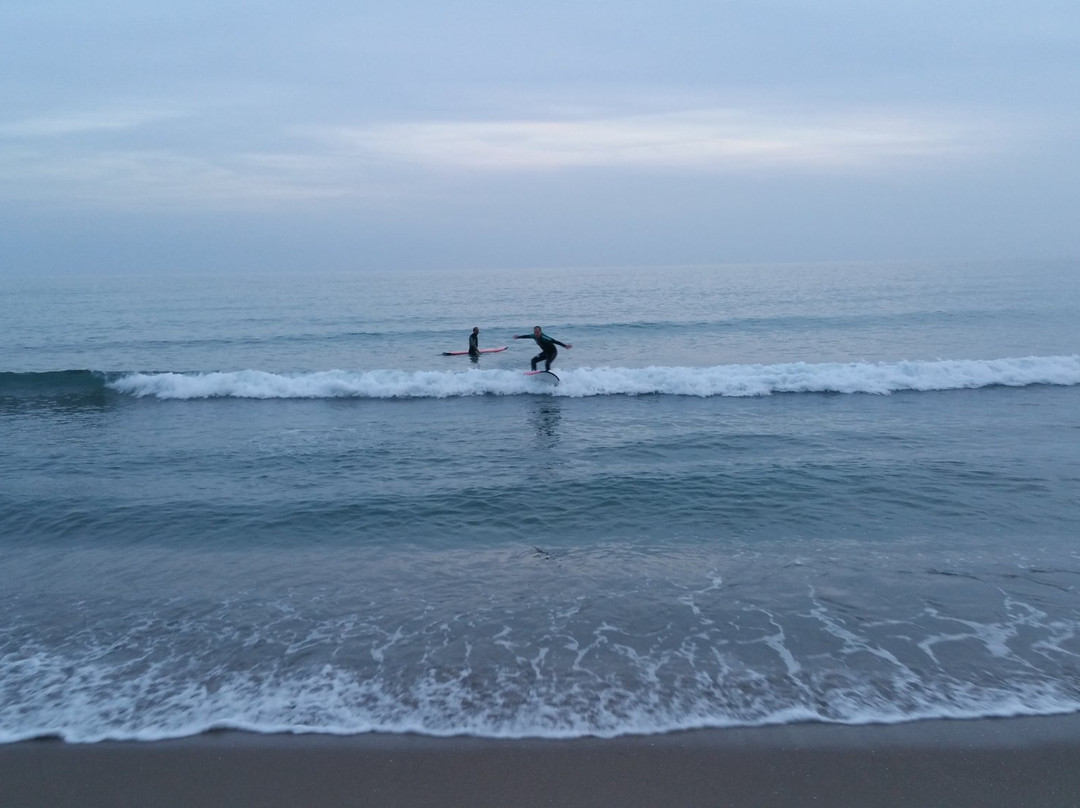 Second Waves Surfing School景点图片