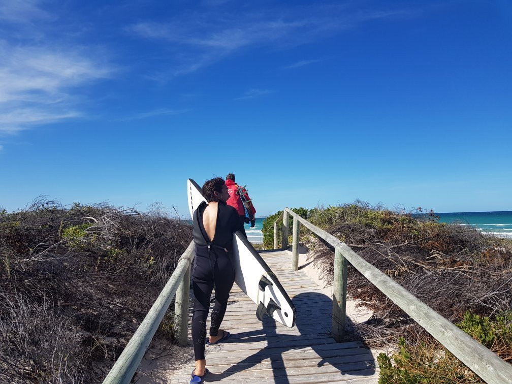 Robbie's Surfing Lessons-Struisbaai必去景点