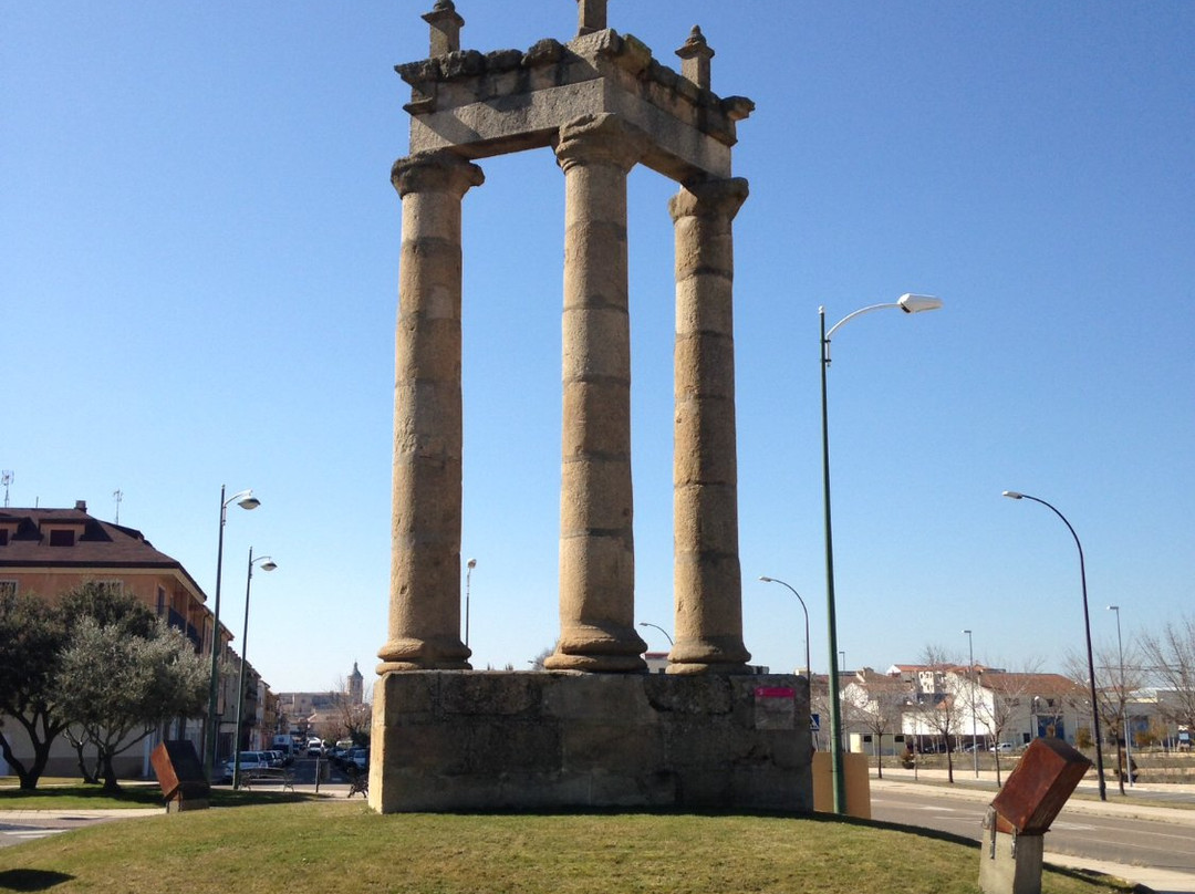 Las Tres Columnas景点图片