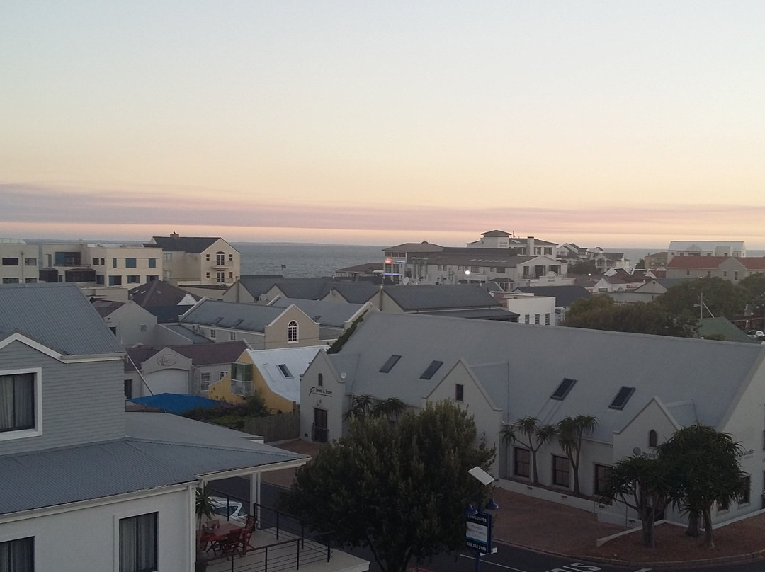 Whale Coast All Suite Hotel主图