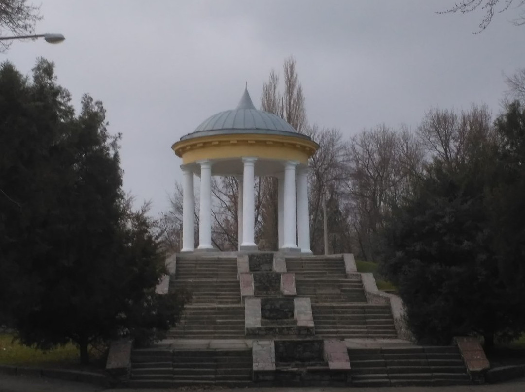 Monument Rotonda-Voznesensk必去景点