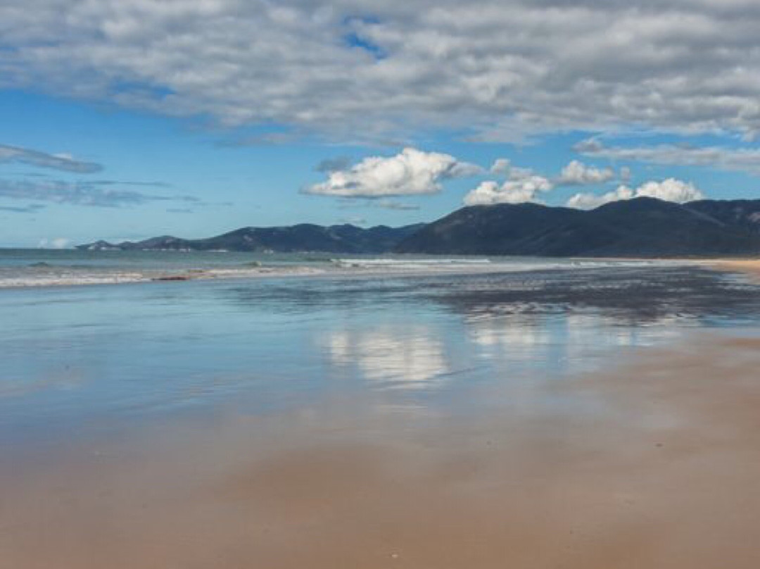 Five Mile Beach景点图片