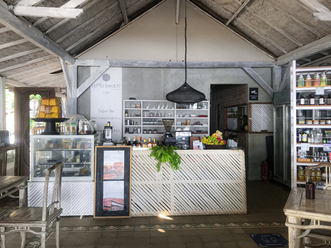 Lemo Beach Cafe