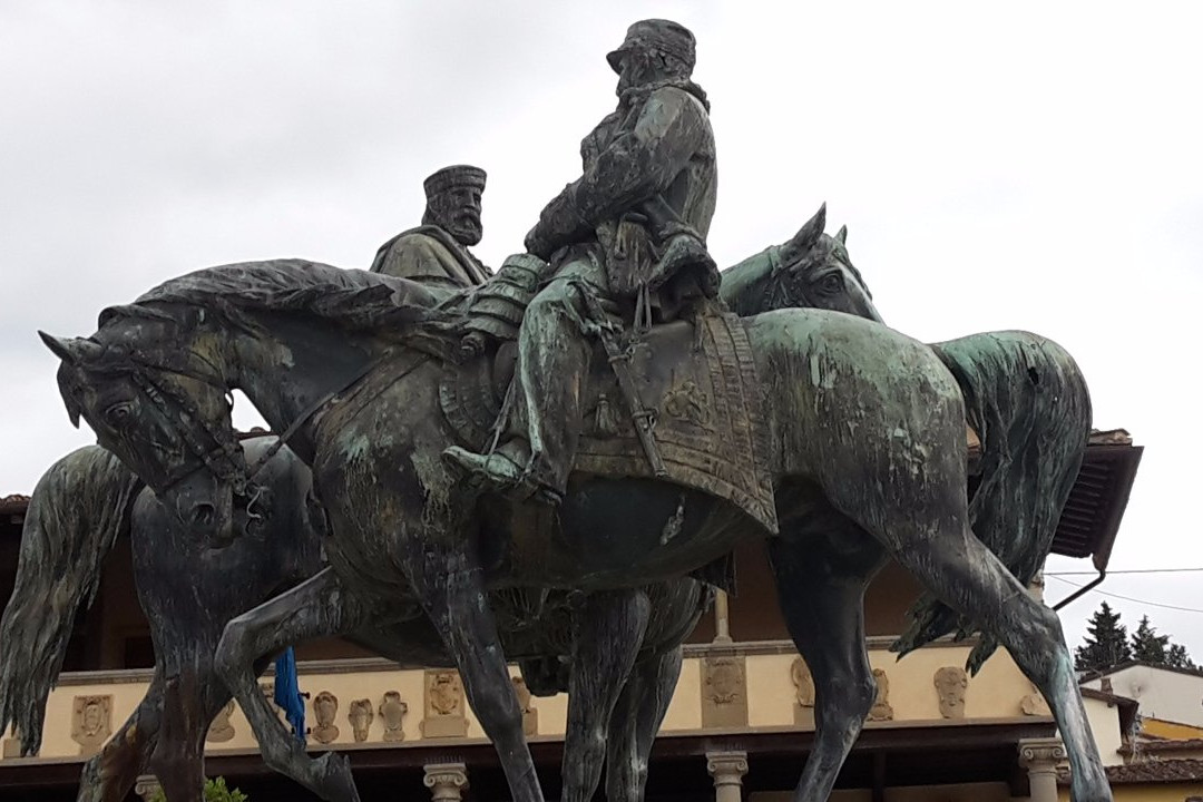 Monumento a Garibaldi e Vittorio Emanuele II-菲耶索莱必去景点