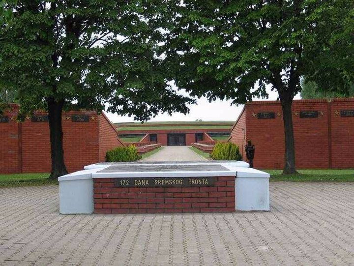 Syrmian Front Monument Complex景点图片