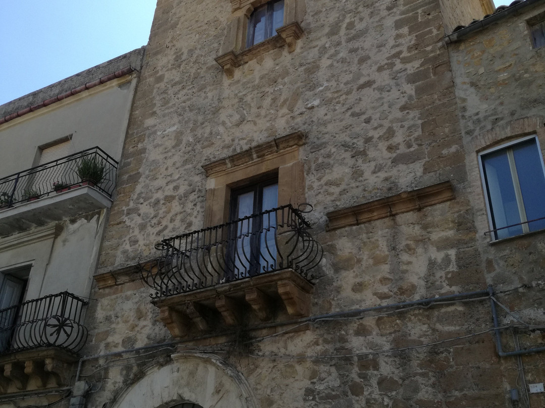 Torre del Padre Santo-皮亚扎－阿尔梅里纳必去景点