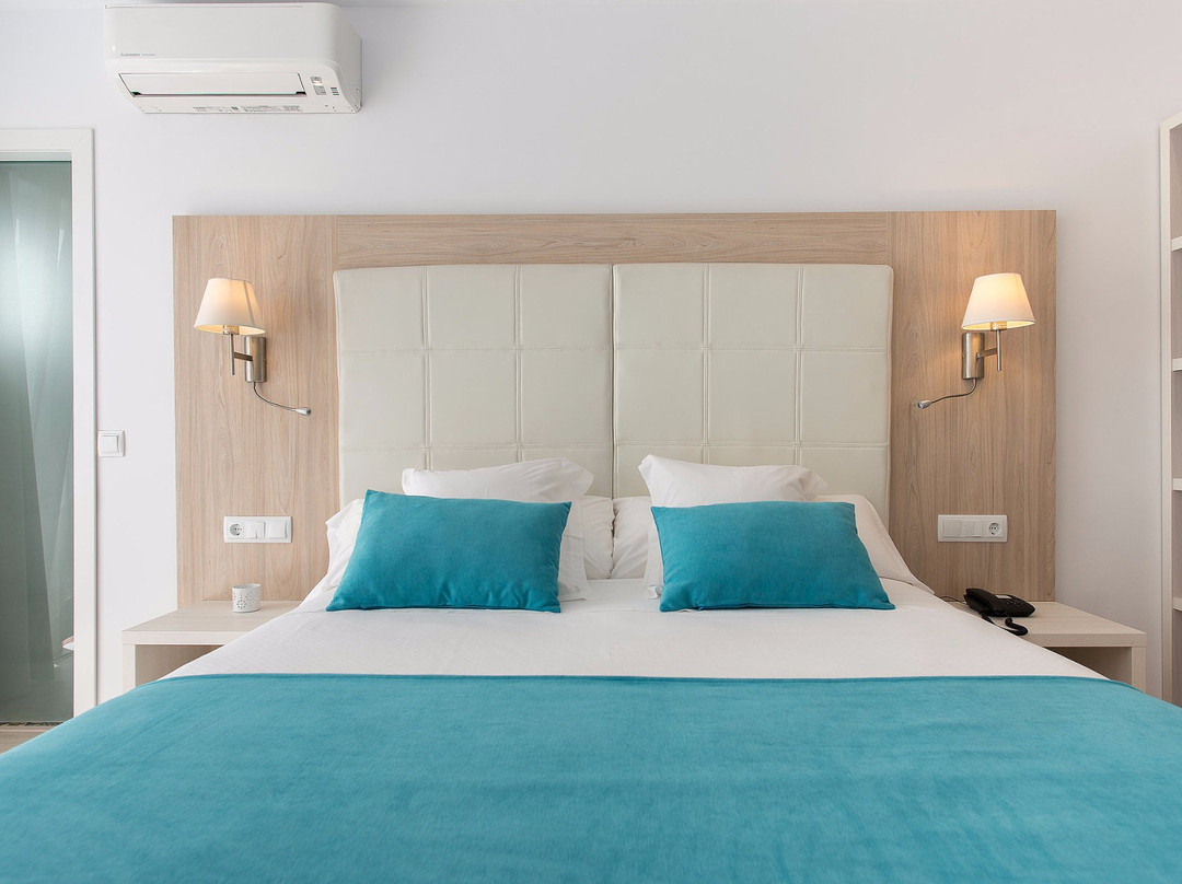 Cala Morell酒店住宿-Hostal Residencia Menurka