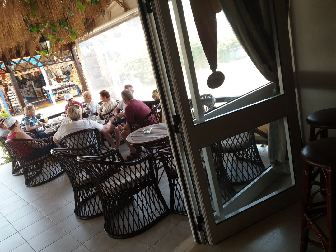 Neon Cafe Bar-Analipsi必去景点