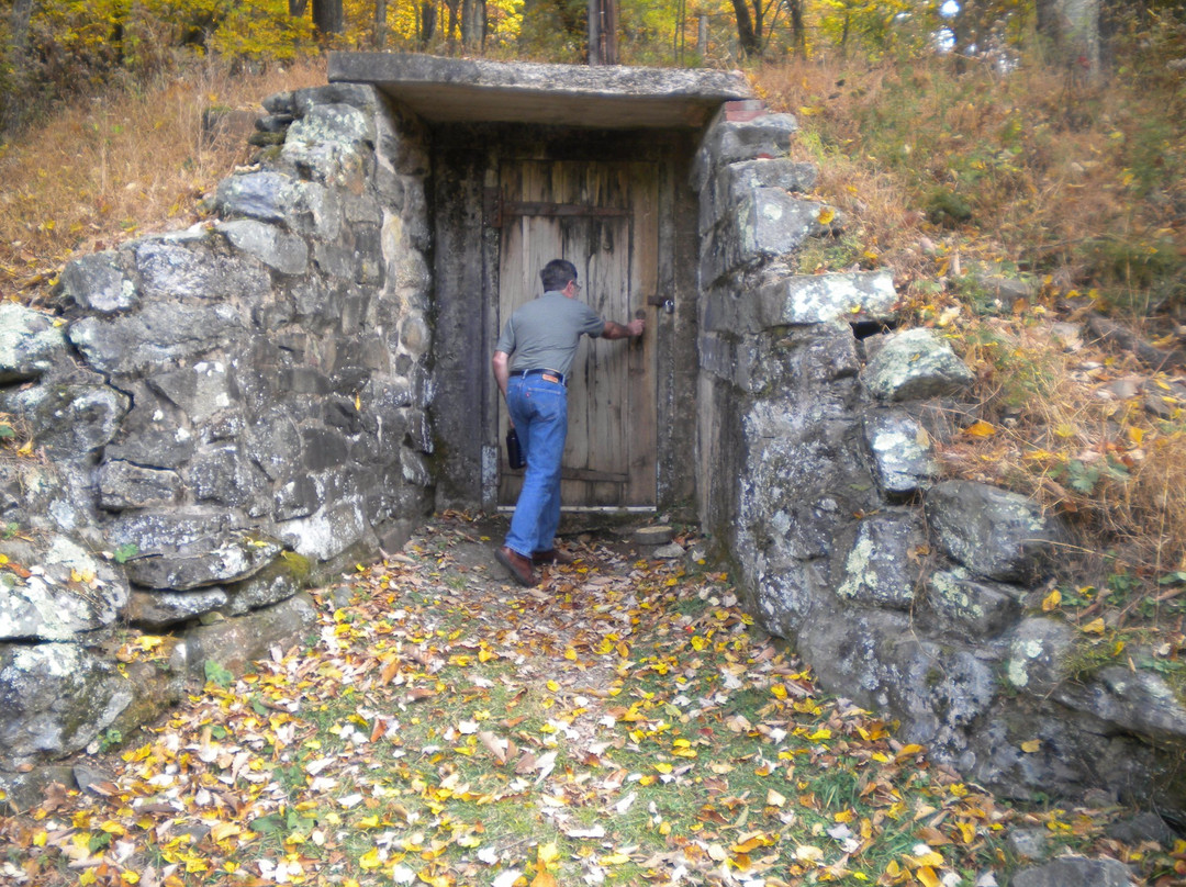 Lewis Spring Falls-卢雷必去景点