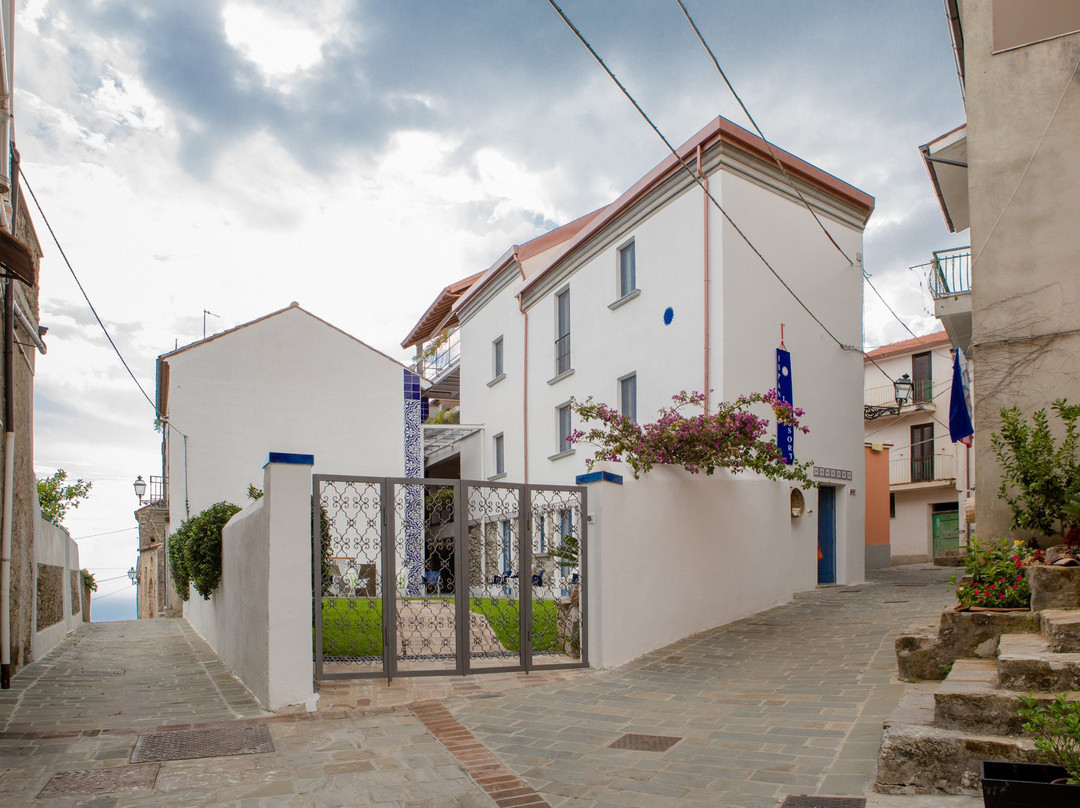 Ispani Inn Resort