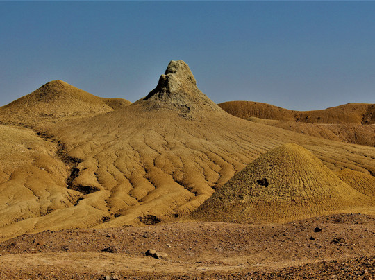 Pirgel mud volcano-Khash必去景点