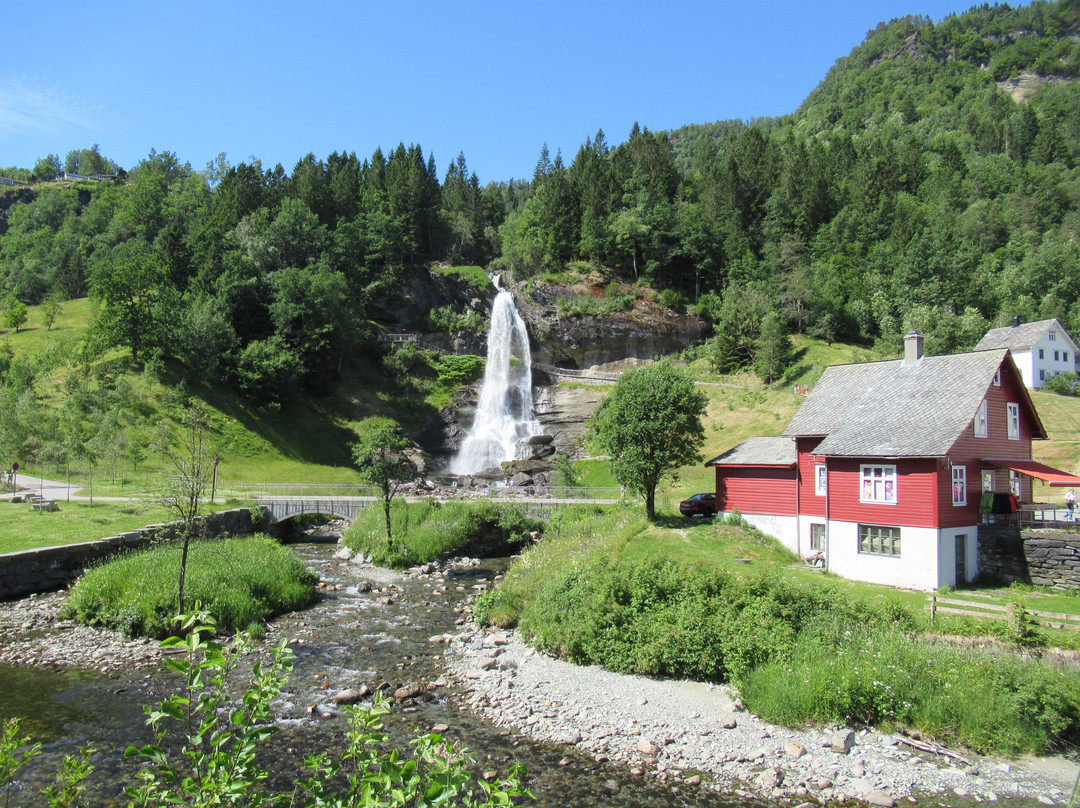 Steinsdalsfossen Waterfall景点图片