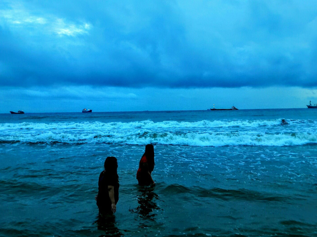 Caragasan Beach景点图片