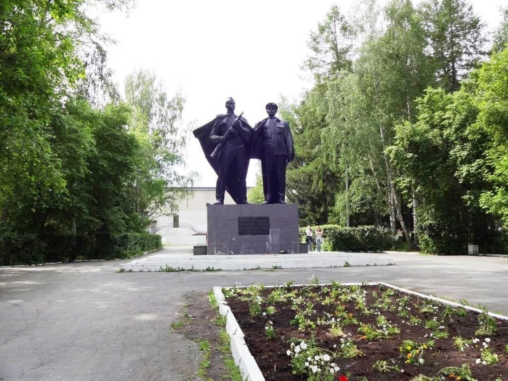 Monument to Soldier and Worker景点图片