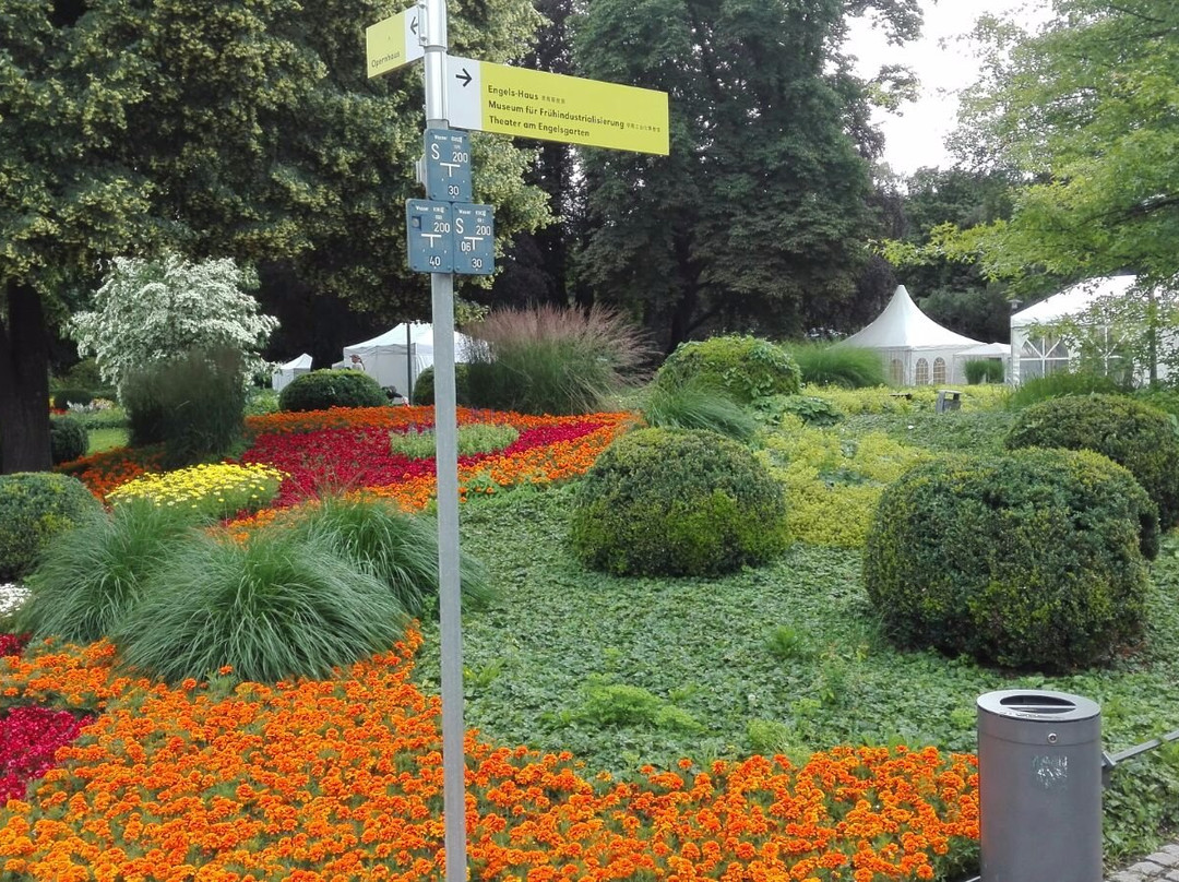 Engels Denkmal "Die starke Linke"-伍珀塔尔必去景点