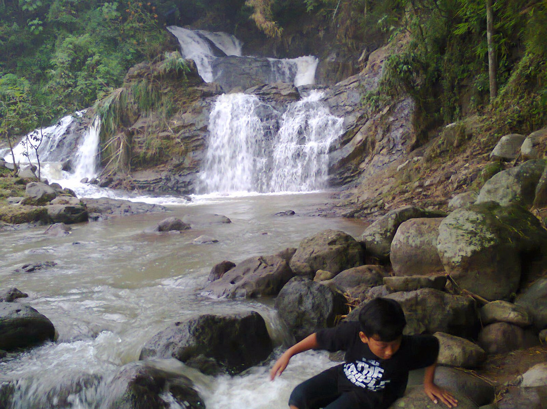 Tujuh Bidadari Waterfall景点图片