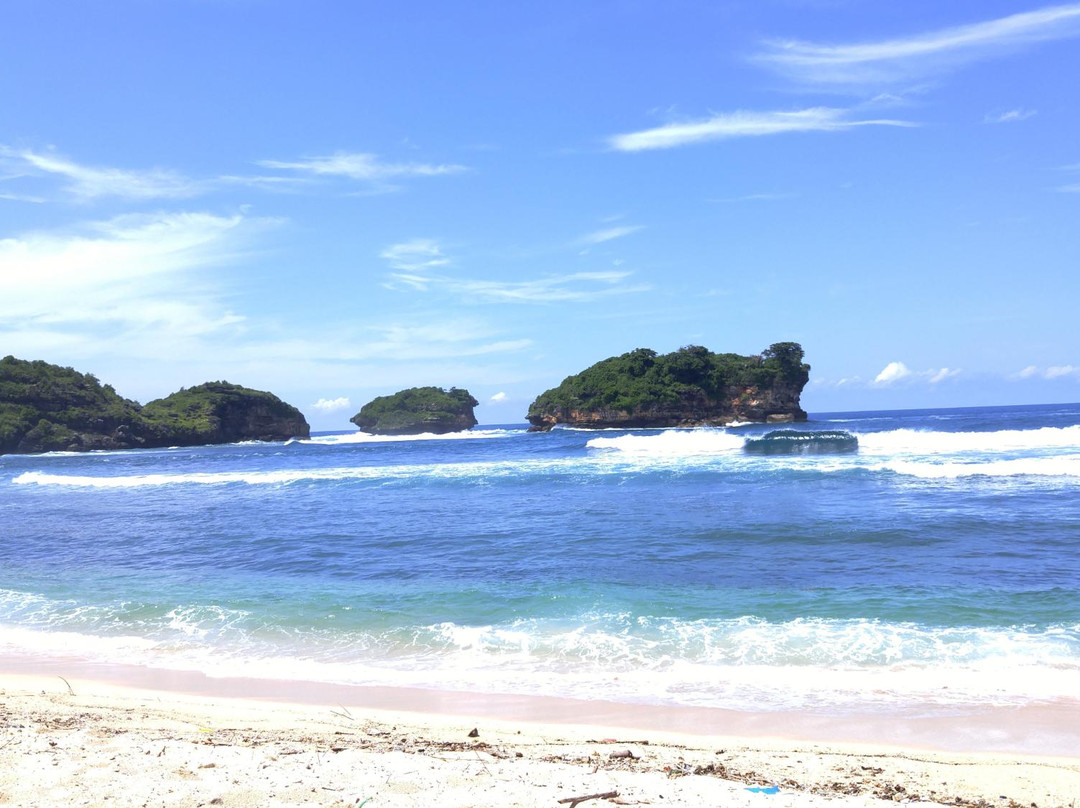 Watu Karung Beach景点图片
