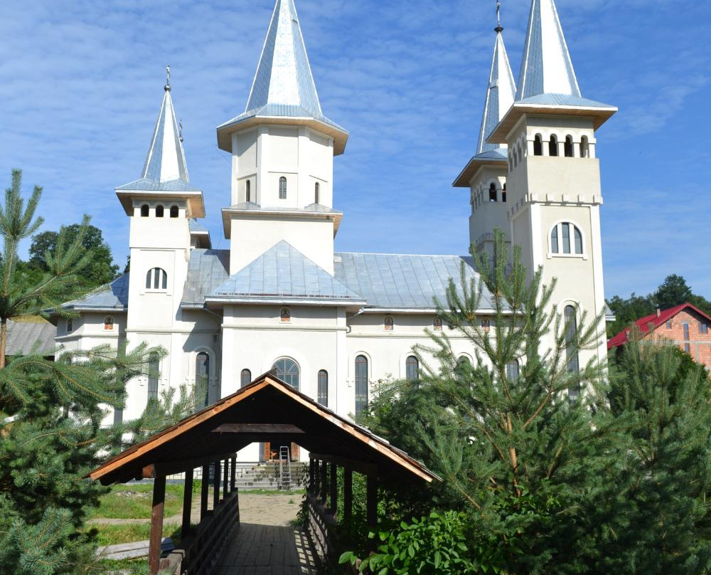 Poienile Izei Church of Saint Parascheva景点图片