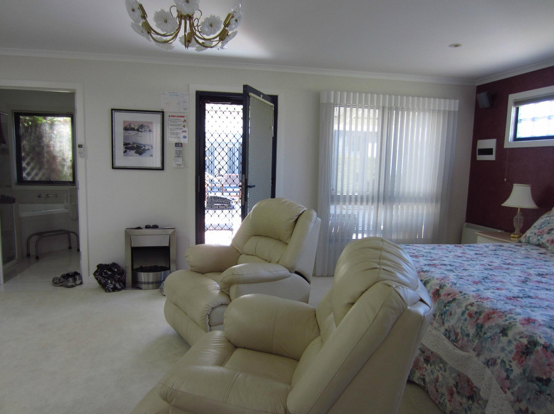 The Charles Robbins主图