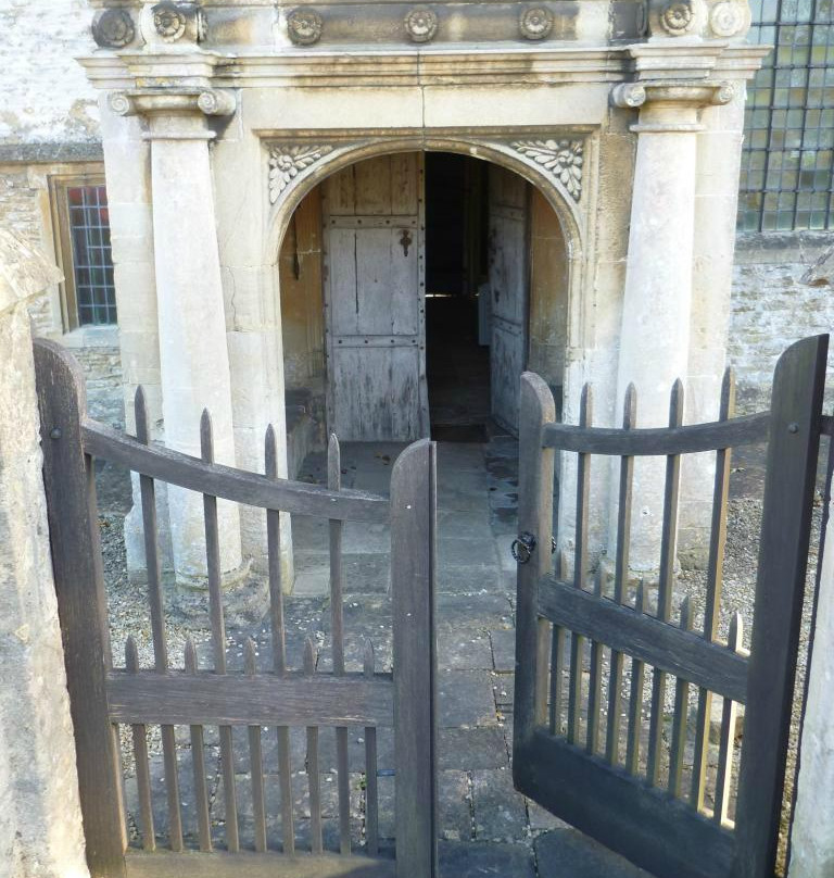 Corsham 17th Century Schoolroom & Almshouse-科斯罕必去景点
