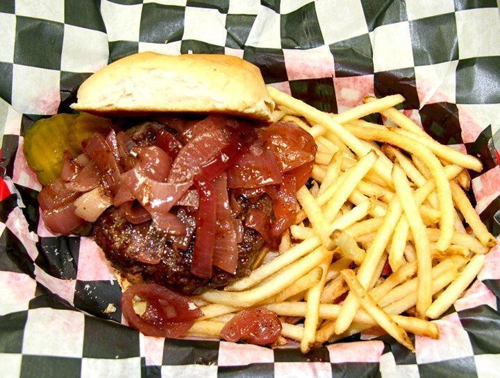 Marine on Saint Croix餐馆和美食-Brookside Bar & Grill