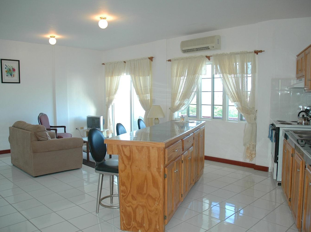 Royal Cove Hotel主图