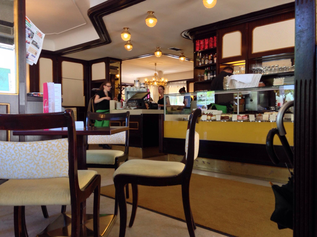 Clementine Cafe-Patisserie