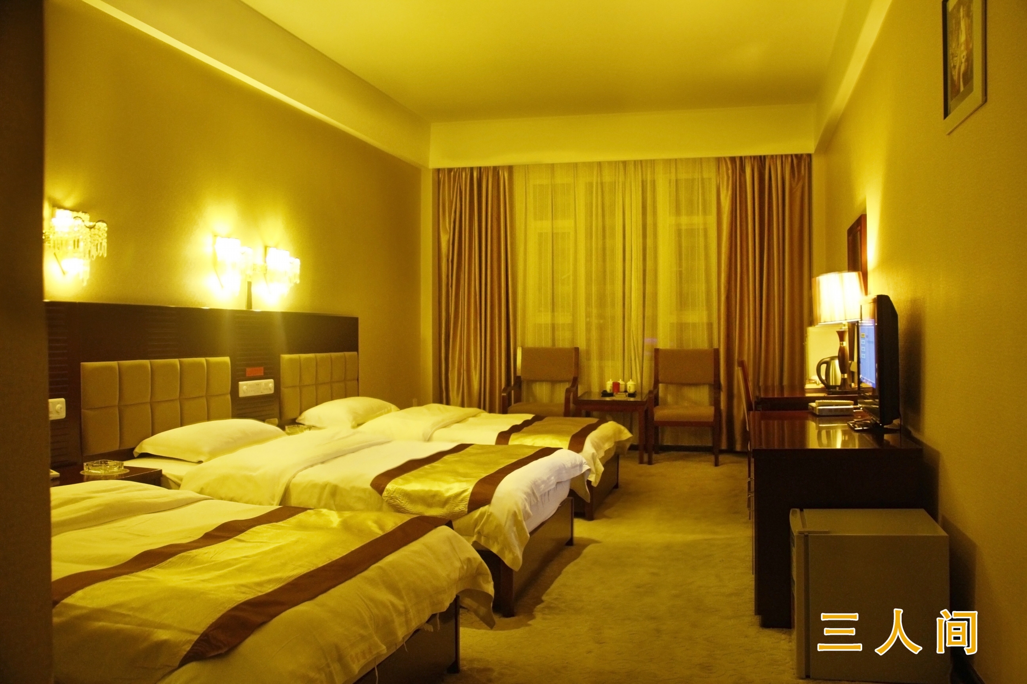 圆宝酒店-客卧